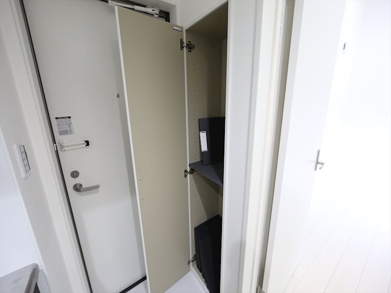 玄関　玄関　シューズボックス付（収納充実してます）