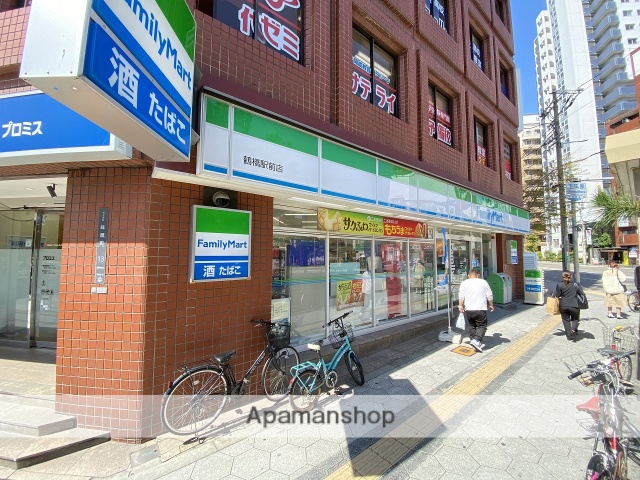 コンビニ　ファミリーマート（コンビニ）まで684m