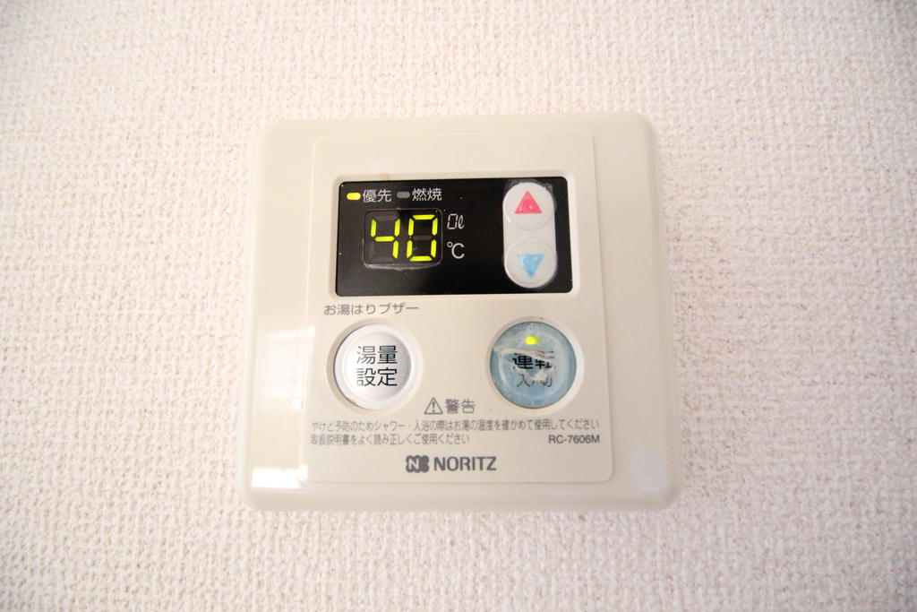 キッチン　キッチン横に給湯パネルを配置。湯温が一目で分かります