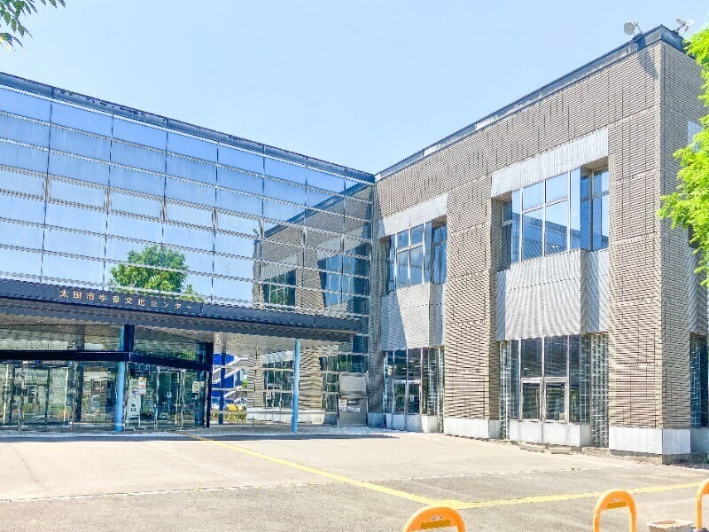 図書館　太田市立中央図書館（図書館）まで906m