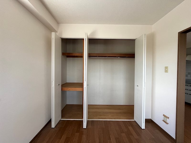 収納　6.10帖（洋室）の広々収納スペース