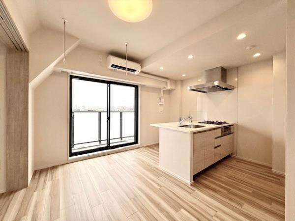 居室・リビング　こちらの居間で趣味の時間をお楽しみください