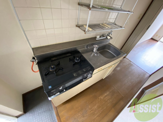 キッチン　シンプルなキッチンです。一人暮らしにはちょうどいいサイズ。