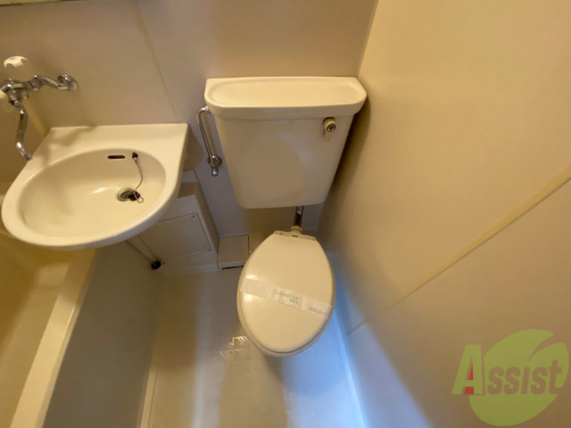 トイレ　こちらはトイレです。清潔感があり、安心して使用できます。