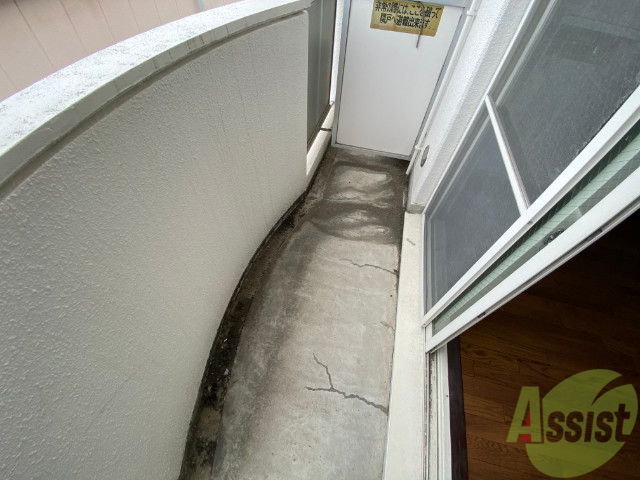 バルコニー　バルコニーは幅があり、広い印象を受けました。