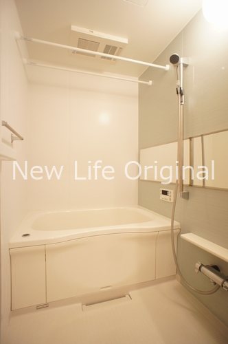 バス・シャワールーム　追焚機能はもちろん浴室乾燥機付きです。