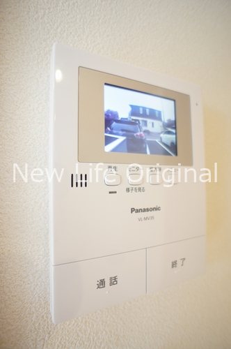 セキュリティ　来訪者を確認出来るモニター付きのインターホンで安心。