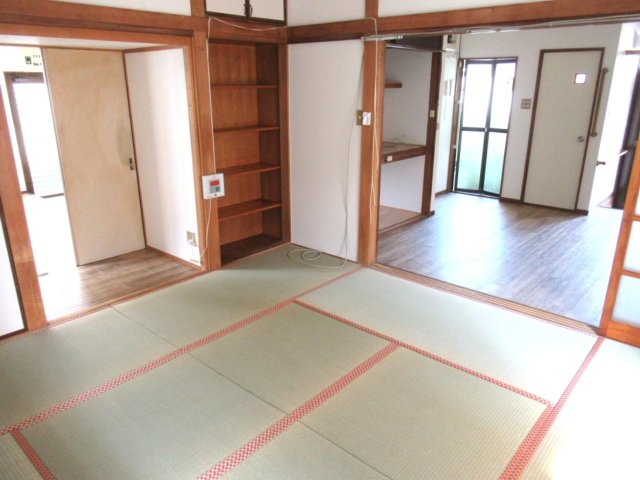 居室・リビング　お部屋内の収納もたっぷりです。