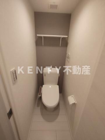 トイレ　落ち着いた色調のトイレです