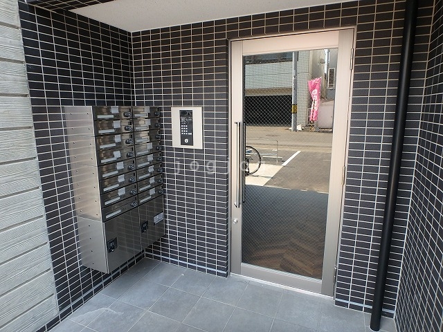 エントランス　宅配ボックスあります。