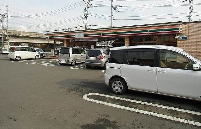 コンビニ　セブンイレブン（コンビニ）まで350m