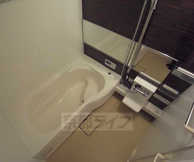 バス・シャワールーム　１坪あります。めちゃ広いです。