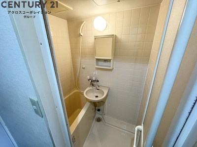 バス・シャワールーム　シンプルで機能的なユニットバスです♪