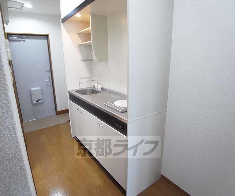 キッチン　コンパクトですがどこかすっきりしたキッチンです。