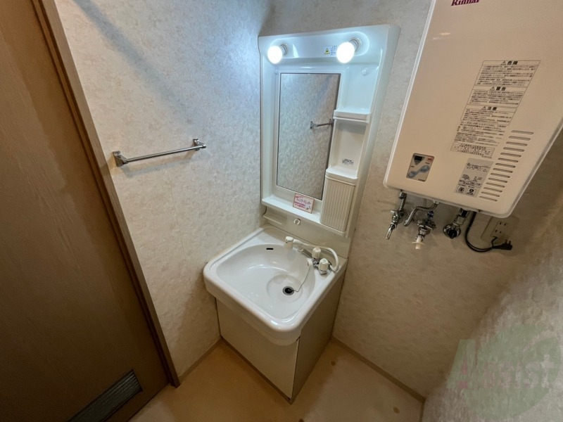 洗面設備　こちらに洗面台があります。朝の洗顔はこちらで。