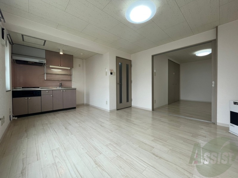 居室・リビング　広くてキレイなお部屋が広がっていて、充実した生活が送れそう。