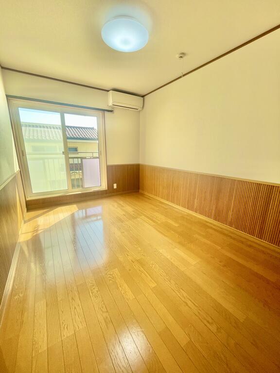 居室・リビング　それぞれの洋室にエアコン付き♪