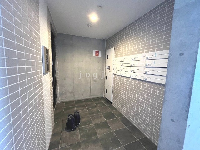 エントランス　オートロック、宅配ボックス有