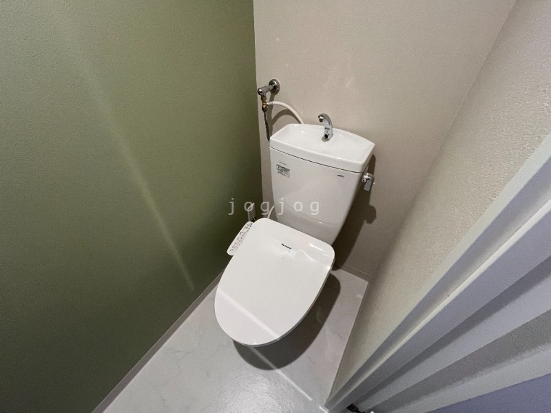 トイレ　温水洗浄便座付き