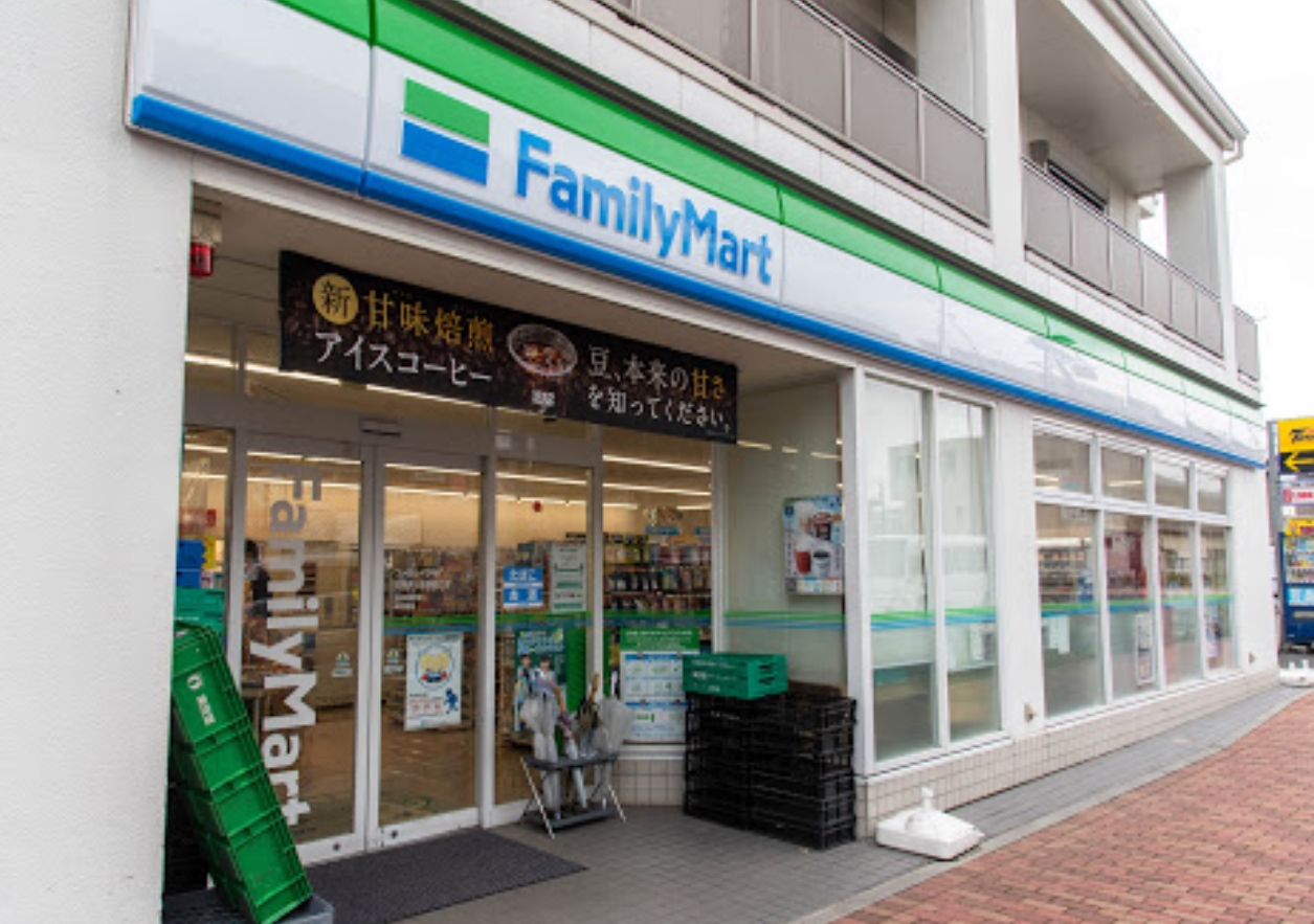 コンビニ　ファミリーマート石神井公園店（コンビニ）まで328m