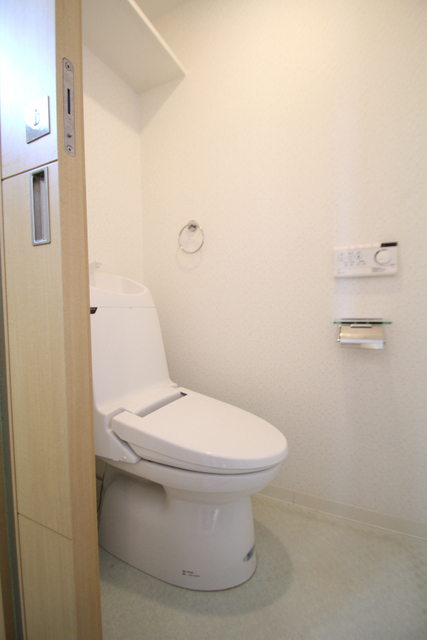 トイレ　※別室の参考写真の為、現況優先です。