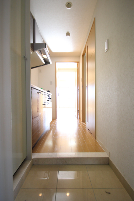 玄関　※別室の参考写真の為、現況優先です。