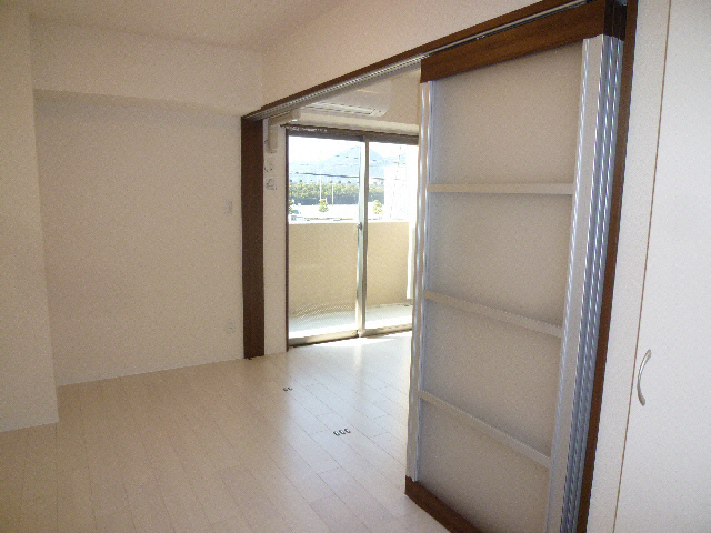 居室・リビング　洋室（201）