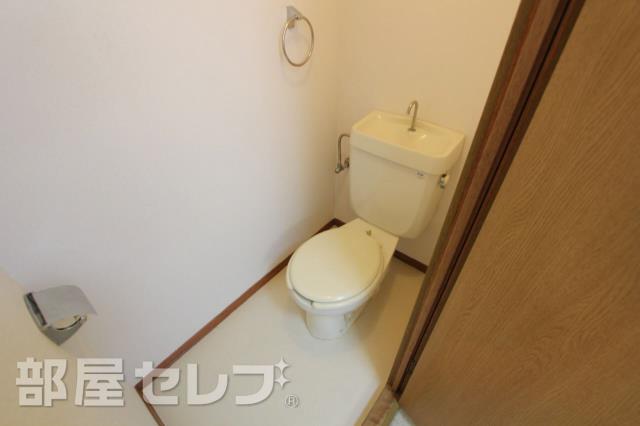 トイレ　トイレで考え事でも。