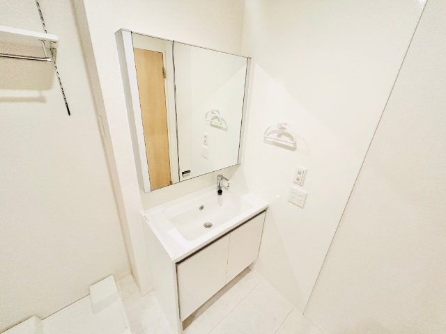 洗面設備　同一建物内２０２号室内装写真転載