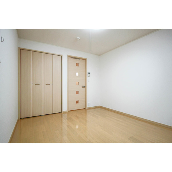 居室・リビング　同じ建物の別のお部屋