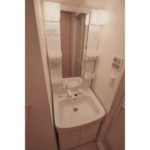 洗面設備　同じ建物の別のお部屋