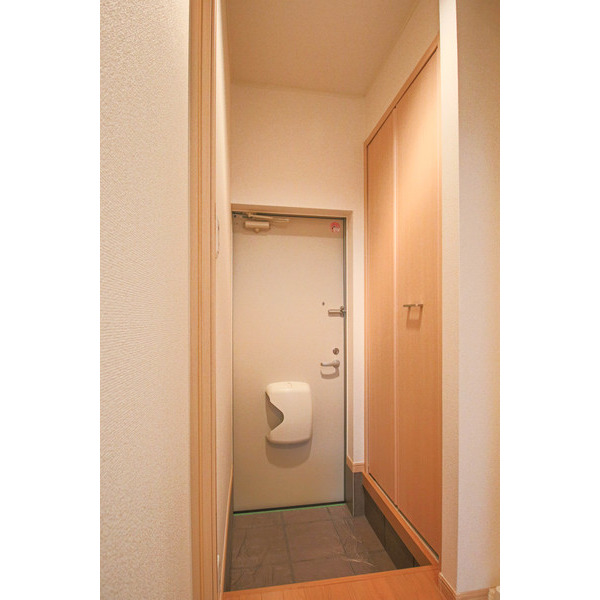 玄関　同じ建物の別のお部屋