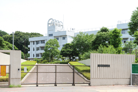 中学校　八王子市立別所中学校（中学校）まで561m