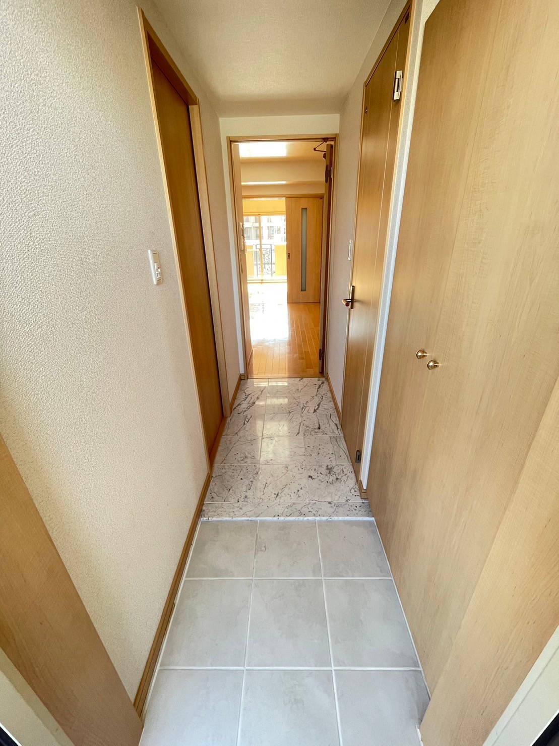 玄関　下駄箱も広いです♪