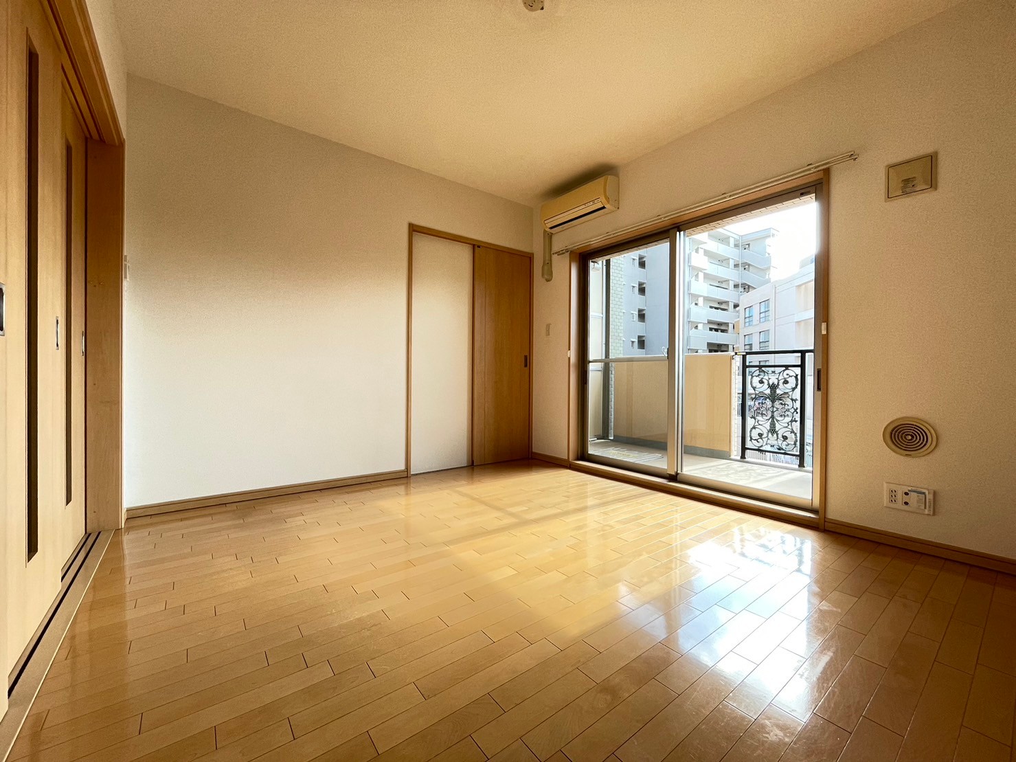 その他部屋・スペース　南向きの洋室です。