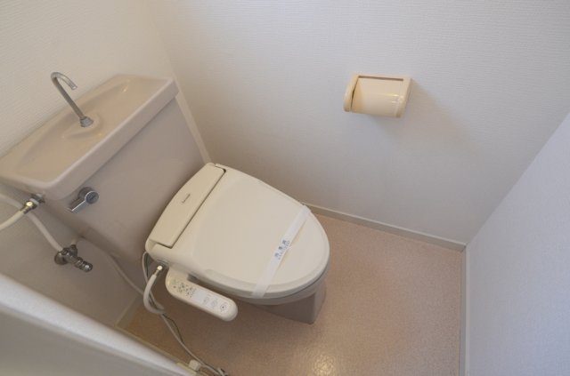 トイレ　バストイレ別です☆