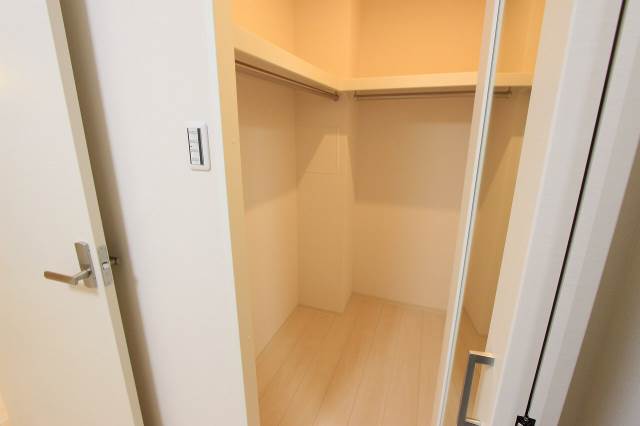 収納　ウォークインクローゼットで収納力も高いです