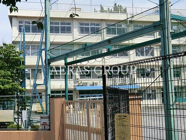 小学校　北区立八幡小学校（小学校）まで576m