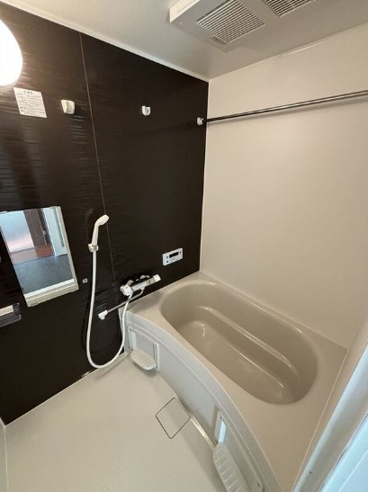 バス・シャワールーム　内装は別部屋の参考写真です。