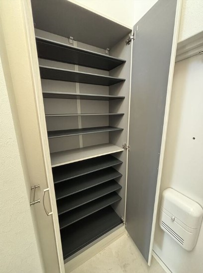 収納　内装は別部屋の参考写真です。