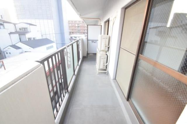 バルコニー　内装は別部屋の参考写真です。