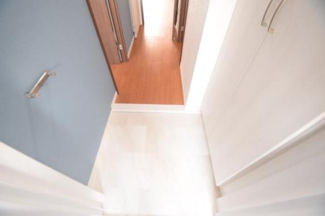 玄関　内装は別部屋の参考写真です。