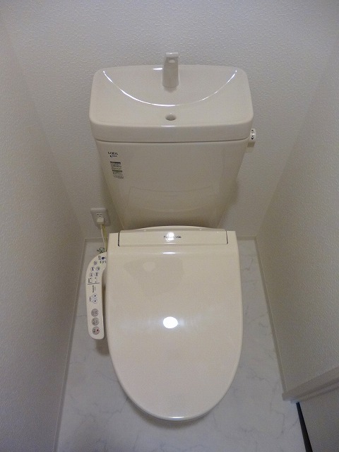 トイレ　温水洗浄便座です