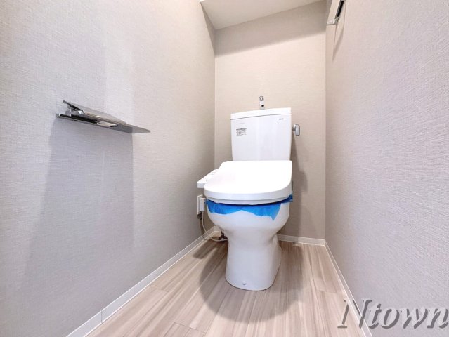 トイレ　落ち着いた色調のトイレです