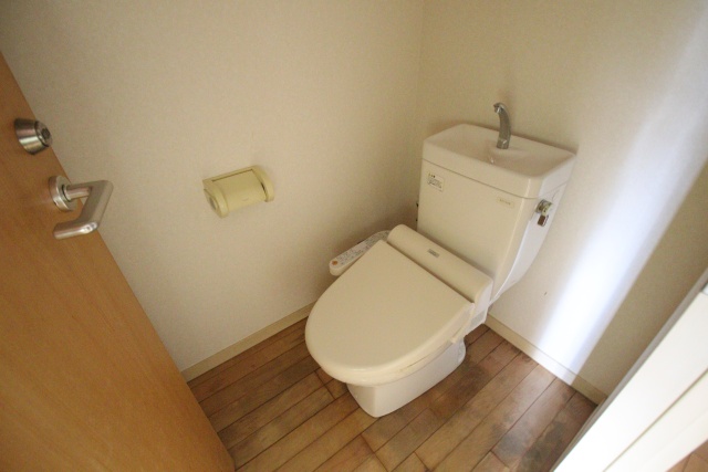 トイレ　※別室の参考写真の為、現況優先です。