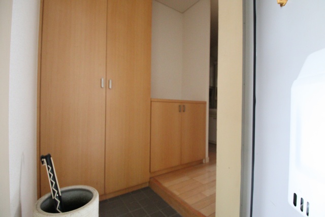 玄関　※別室の参考写真の為、現況優先です。