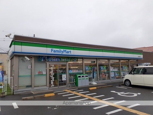 コンビニ　ファミリーマート様（コンビニ）まで600m