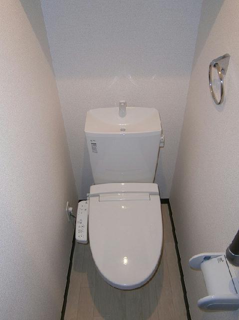 トイレ　ウォシュレット付いています