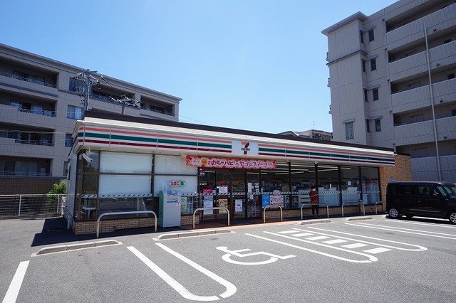 コンビニ　セブンイレブン 八幡三ケ森電停前店（コンビニ）まで289m