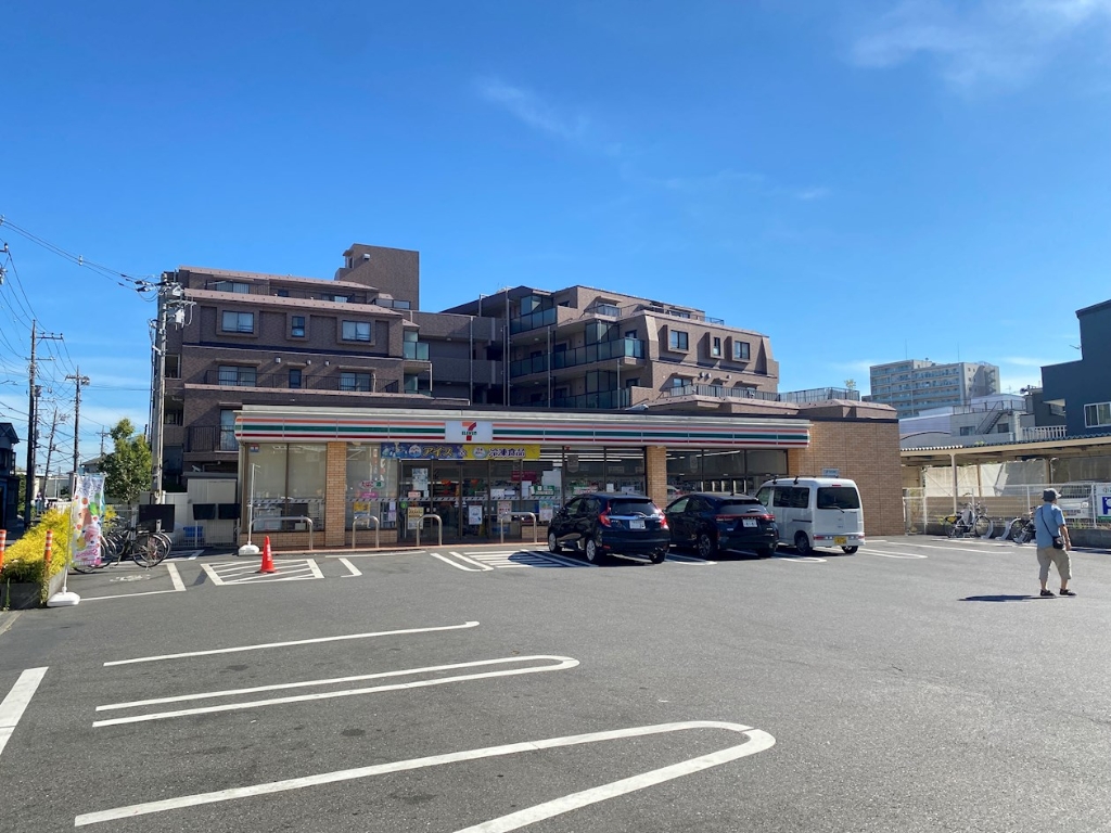コンビニ　セブンイレブン 足立扇3丁目店（コンビニ）まで498m